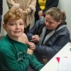 Alunos da Escola Ernesto Alves recebem vacina para prevenção de câncer de colo de útero