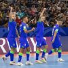 Brasil vence a Ucrânia e retorna à final da Copa do Mundo de Futsal depois de 12 anos