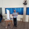 “É muito bom viver esse tempo”, diz Sérgio Moraes durante voto em Cerro Alegre Baixo