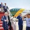 Lula desembarca em Brasília após problema com avião no México